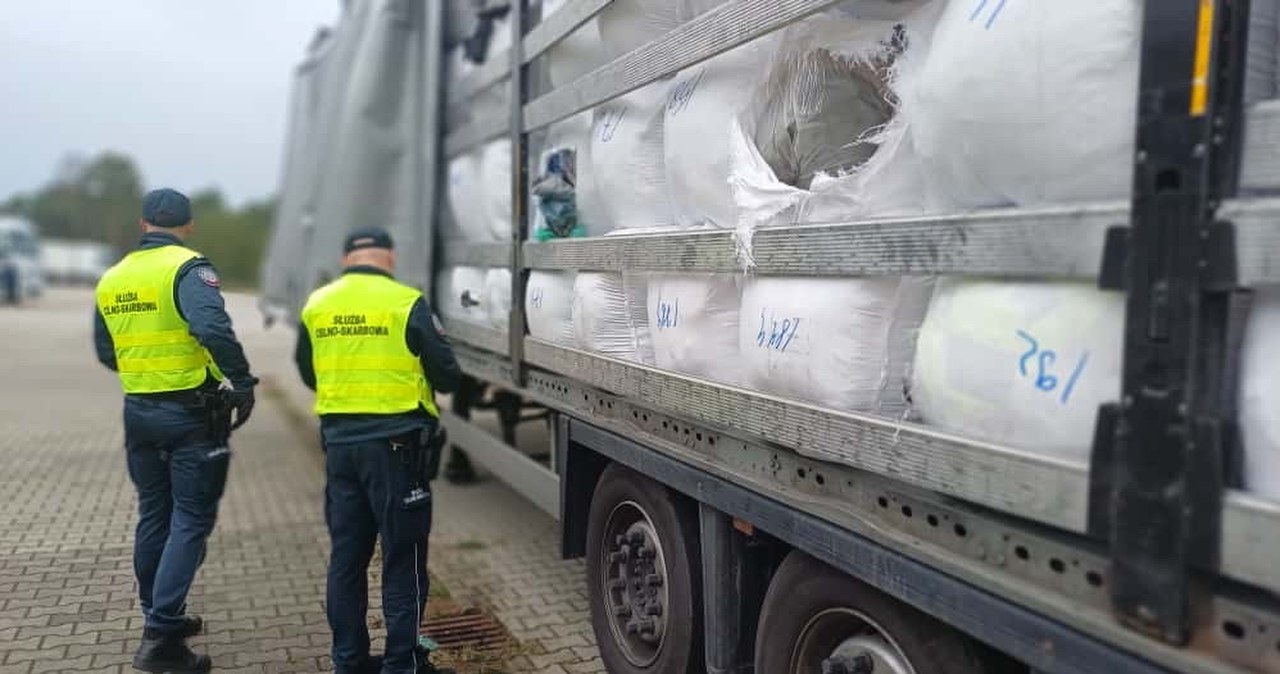 Duży transport nielegalnego towaru i duży mandat. Akcja KAS w Lubuskiem