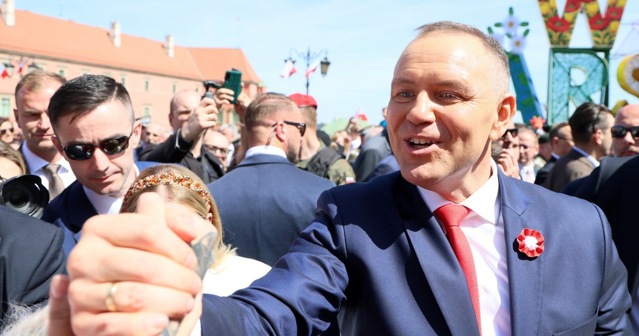 Nawrocki dalej liderem, ale na podium zmiany. Jest najnowszy ranking zaufania