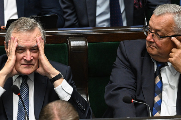 Rozłam w partii uderzy Prawo i Sprawiedliwość po kieszeni