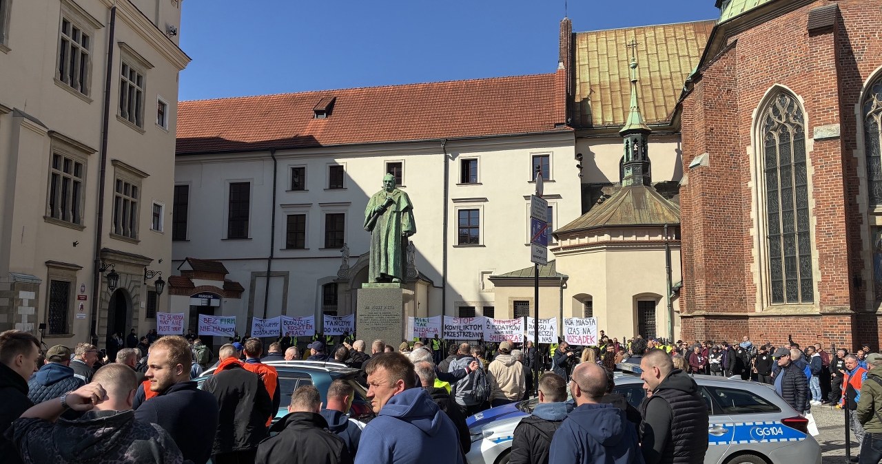 "Diaboliczny plan" miasta? Przedsiębiorcy protestowali przed magistratem w Krakowie