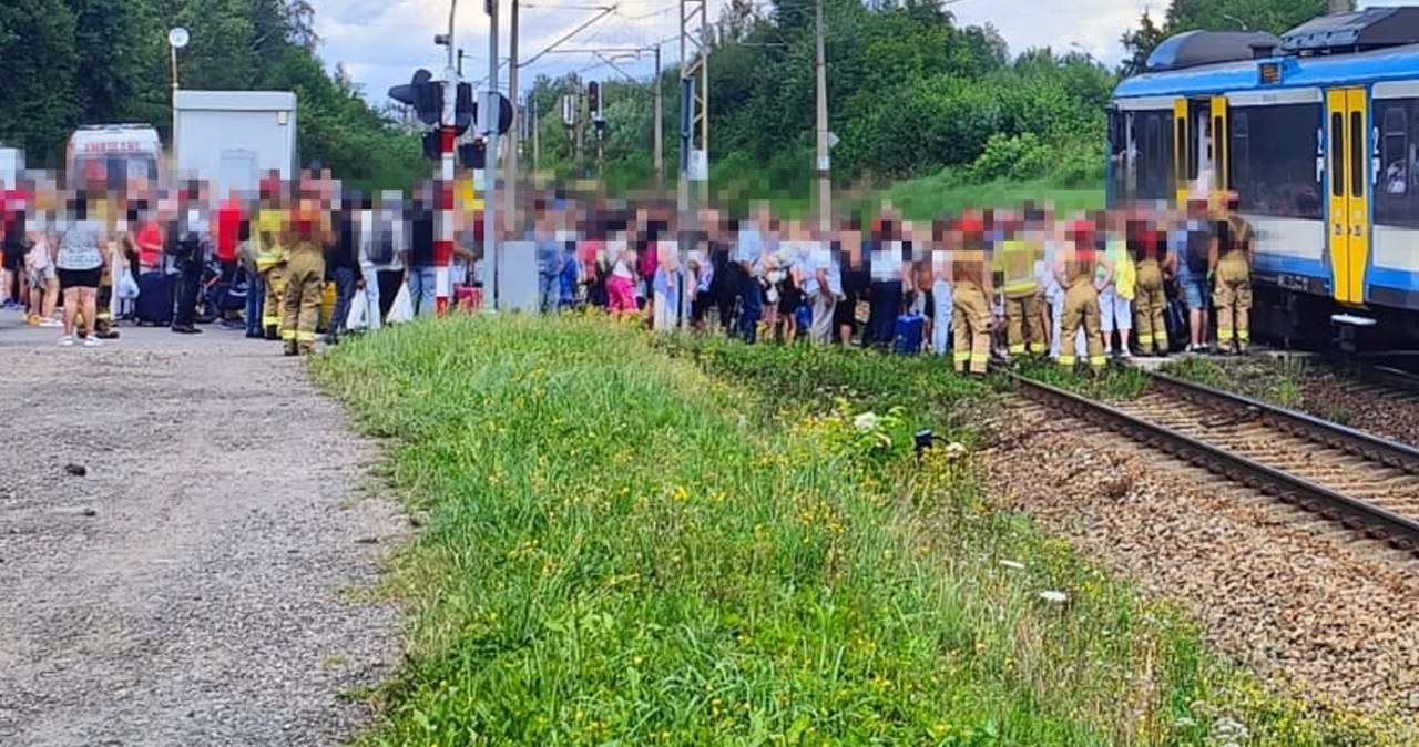 Chwile grozy na Śląsku. Ewakuowano pasażerów pociągu