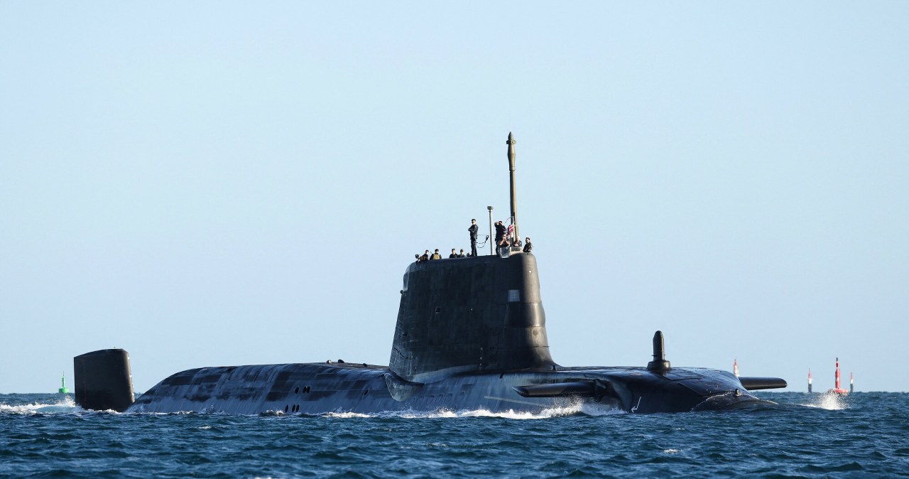 Brytyjski atomowy okręt podwodny na Morzu Arabskim. HMS Anson gotowy do ataku
