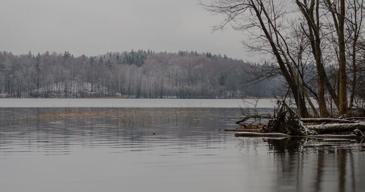 Najgłębsze jezioro w Polsce zamarzło. Pierwsze takie zjawisko od lat