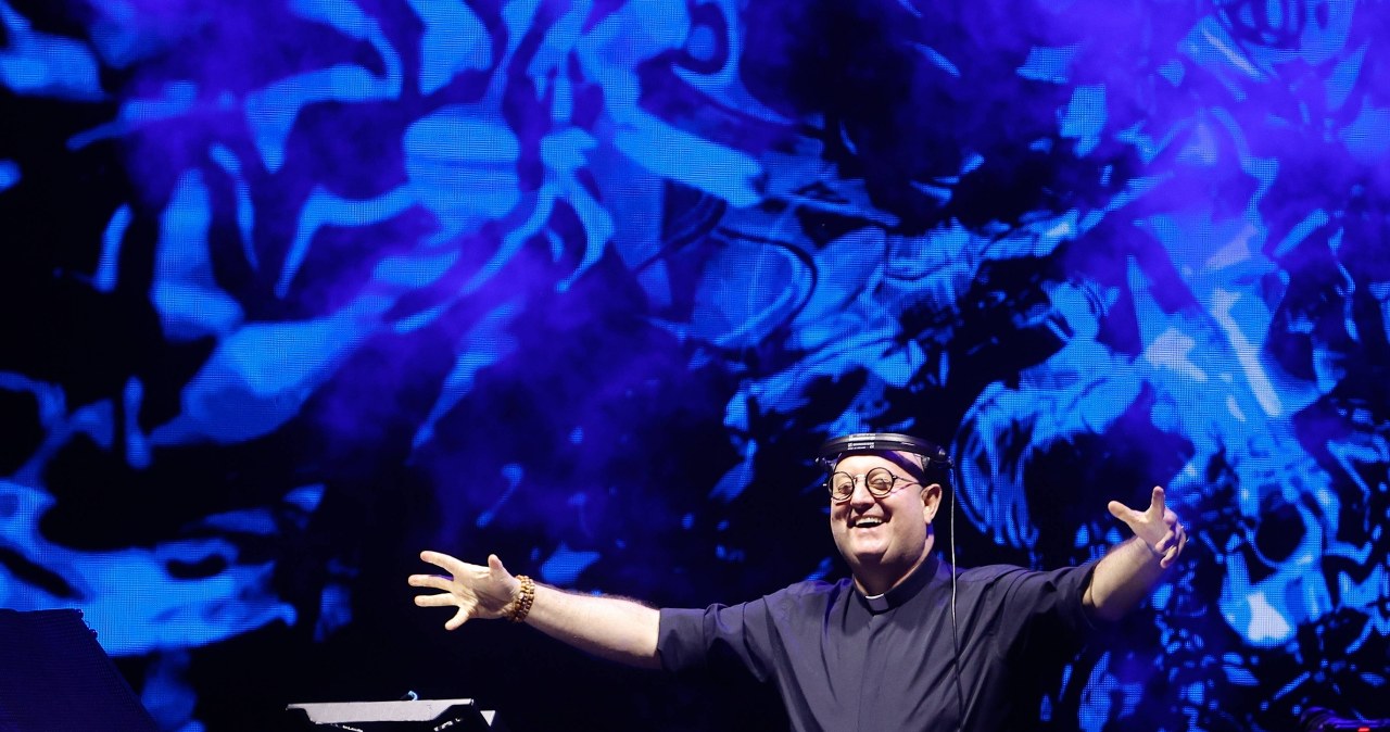 Techno party na cześć zmarłego papieża Franciszka. Zorganizował je ksiądz!
