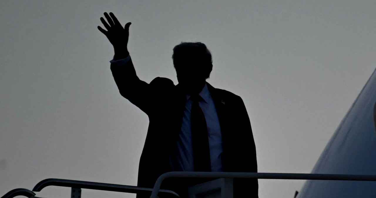 Trump wyleciał na Alaskę. "Zbrodniarz wojenny przyjęty z fanfarami"