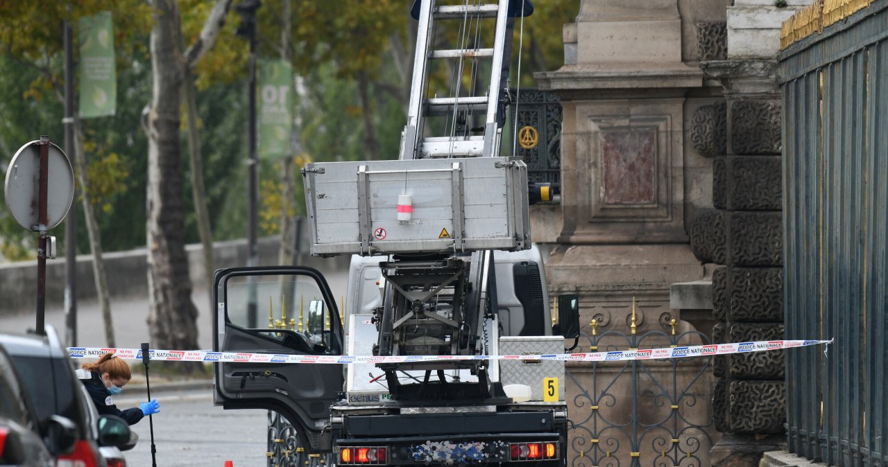 Najnowsze nagranie z napadu stulecia w Luwrze. "Odjadą, odjadą"