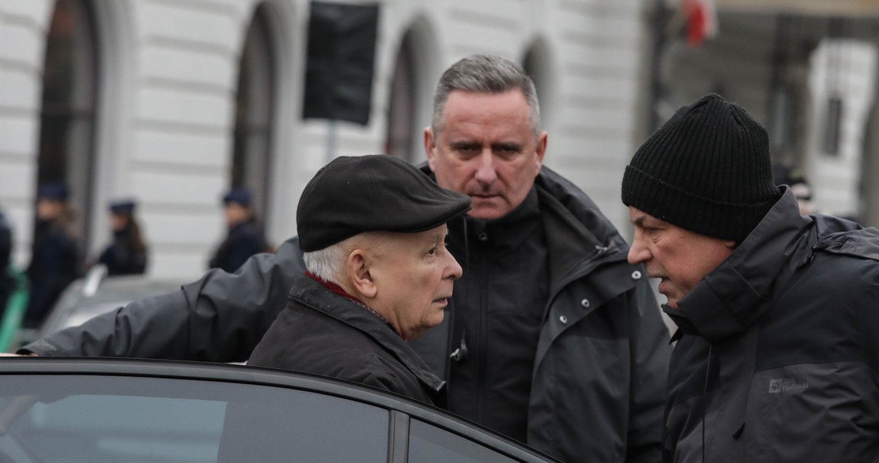 "Kłamca" na miesięcznicy smoleńskiej. ​Przemówienie Kaczyńskiego zakłócone