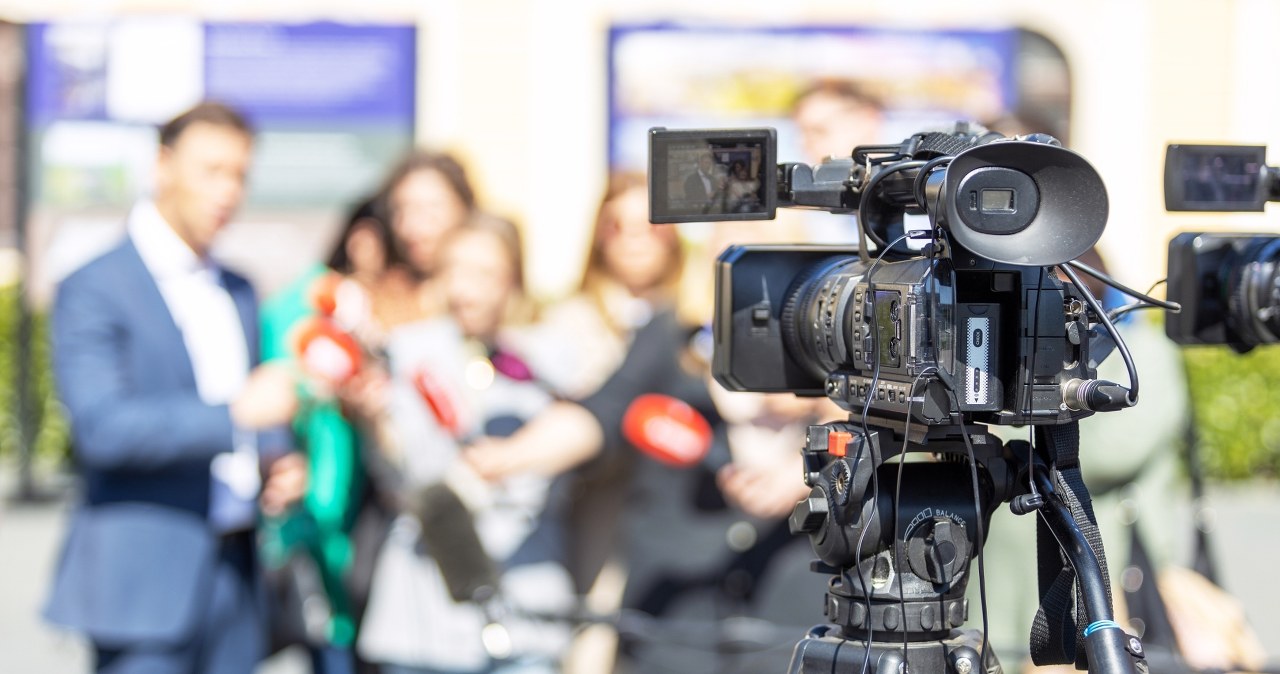 UE chce walczyć z dezinformacją w mediach publicznych. Węgry zapowiadają weto