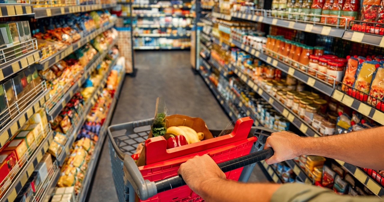 Które sklepy będą dłużej otwarte przed długim weekendem?