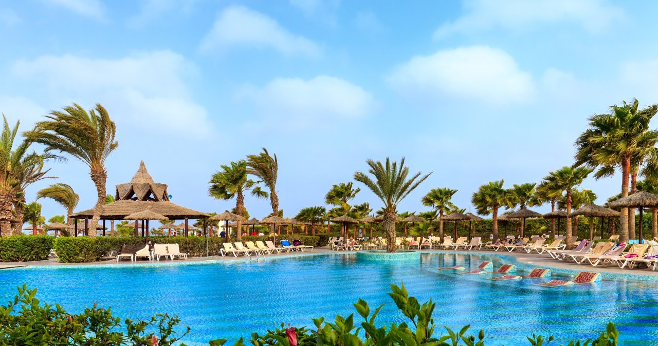 Europejczycy wracają z urlopu z groźną bakterią. To popularny kierunek wśród Polaków