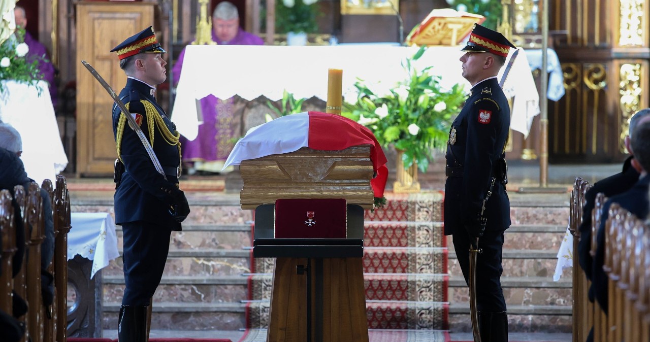 "Nigdy nie odwracałeś wzroku od cierpienia drugiego człowieka". Ostatnie pożegnanie Łukasza Litewki [TRANSMISJA]