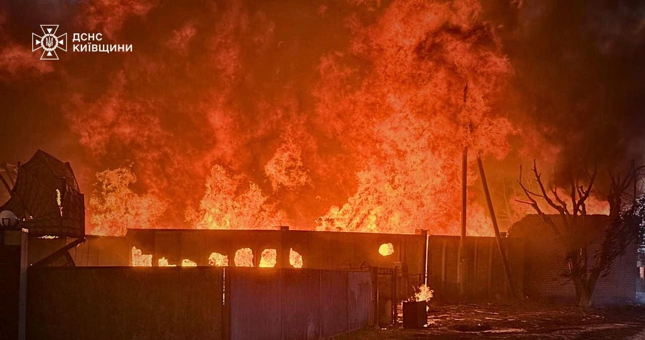 728 dronów w powietrzu. Rosja uderza niedaleko polskiej granicy
