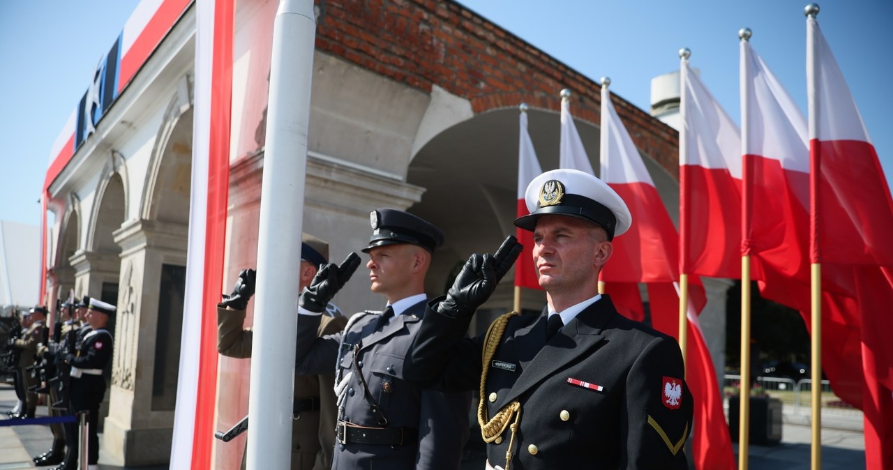 Uroczysta odprawa wart przed Grobem Nieznanego Żołnierza