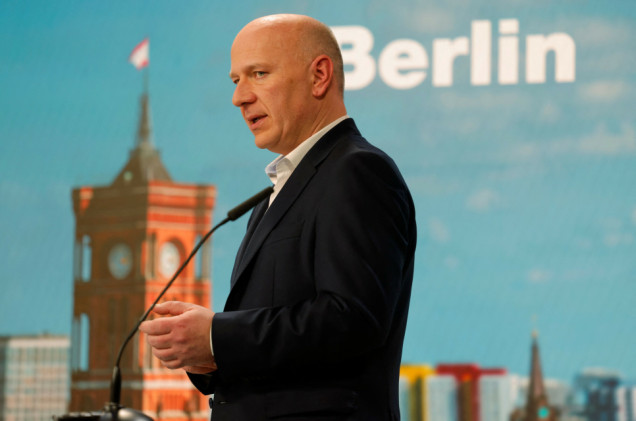 Burmistrz Berlina się poddaje. Pogrążyły go nowe publikacje