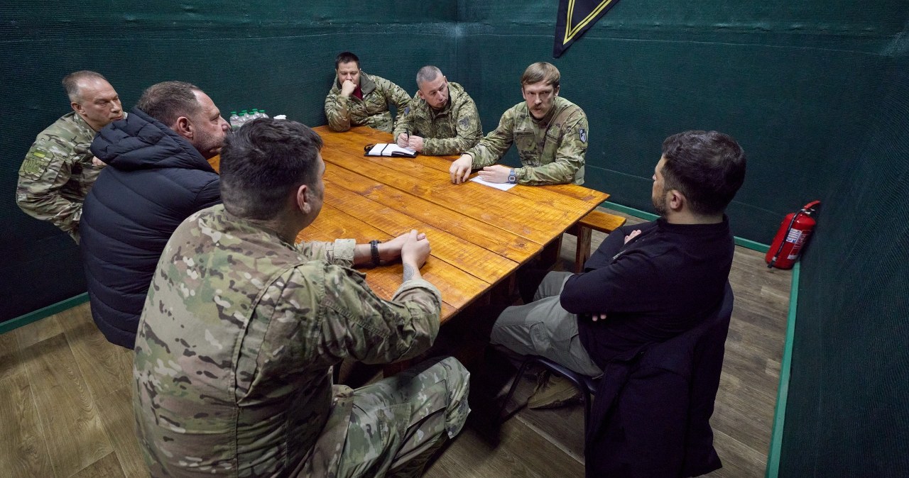 Zełenski przy linii frontu. Żołnierze HUR przebijają się w rejonie Pokrowska