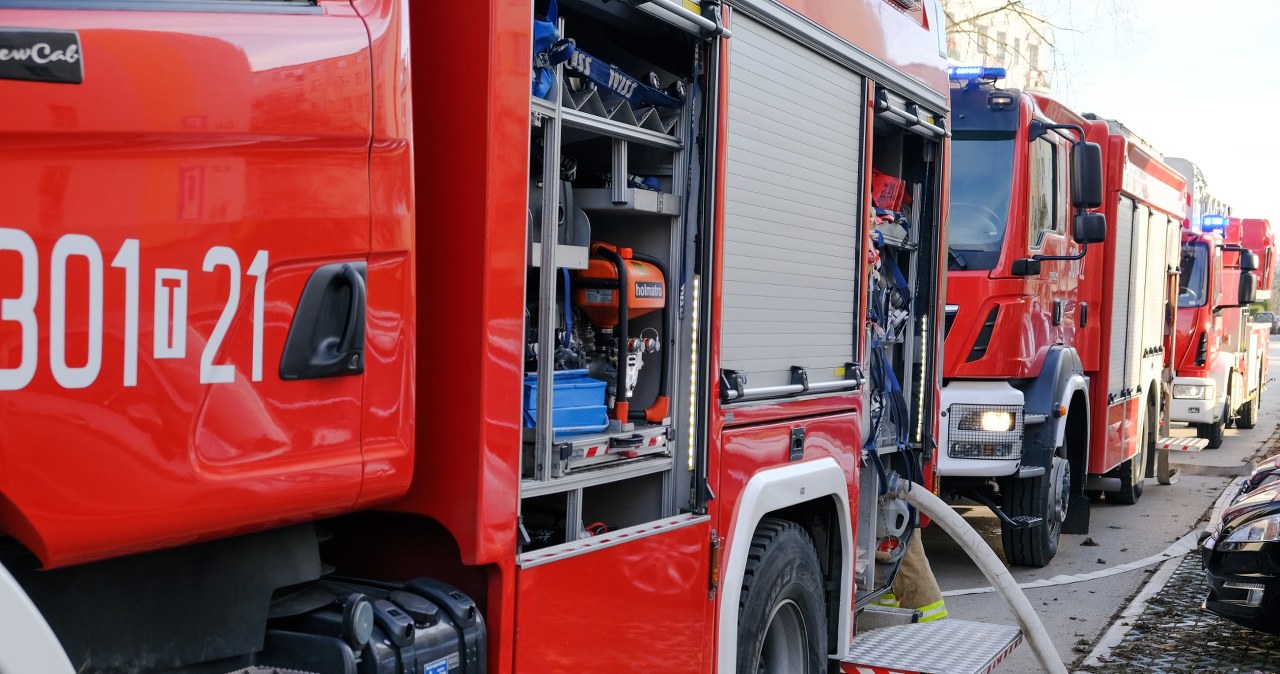 Pożar hostelu na Kaszubach. Są ranni, a w budynku znajdują się butle z gazem