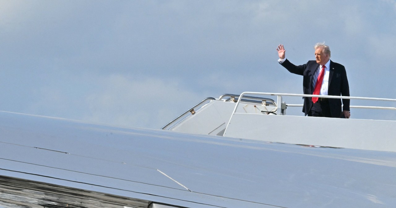 Trump "robi postępy" w rozmowach z Rosją. Zapowiada także kolejne cła