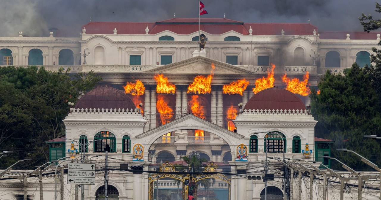 ​Demonstracje pokolenia Z w Nepalu. Parlament płonie, politycy uciekają