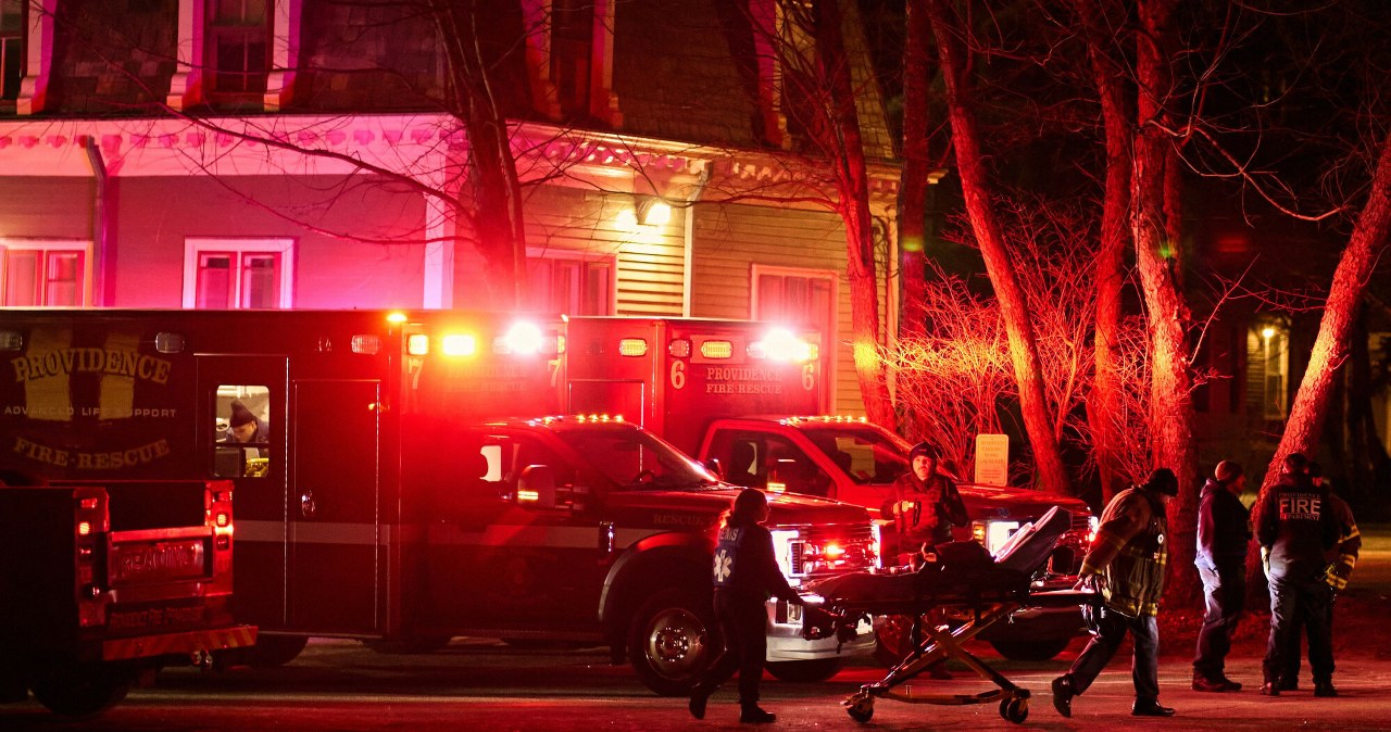 Wszedł w trakcie egzaminów i otworzył ogień. Obława za sprawcą strzelaniny na Brown University