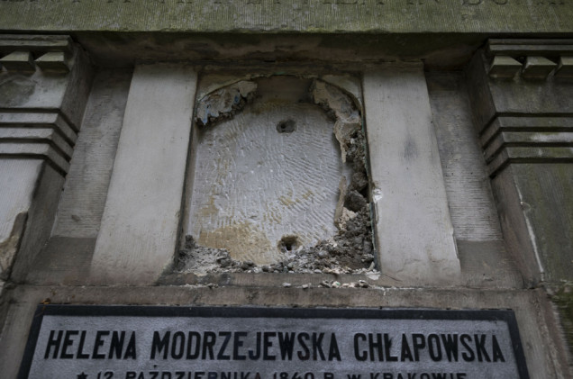 Podejrzany o ograbianie nagrobków na Rakowicach zatrzymany