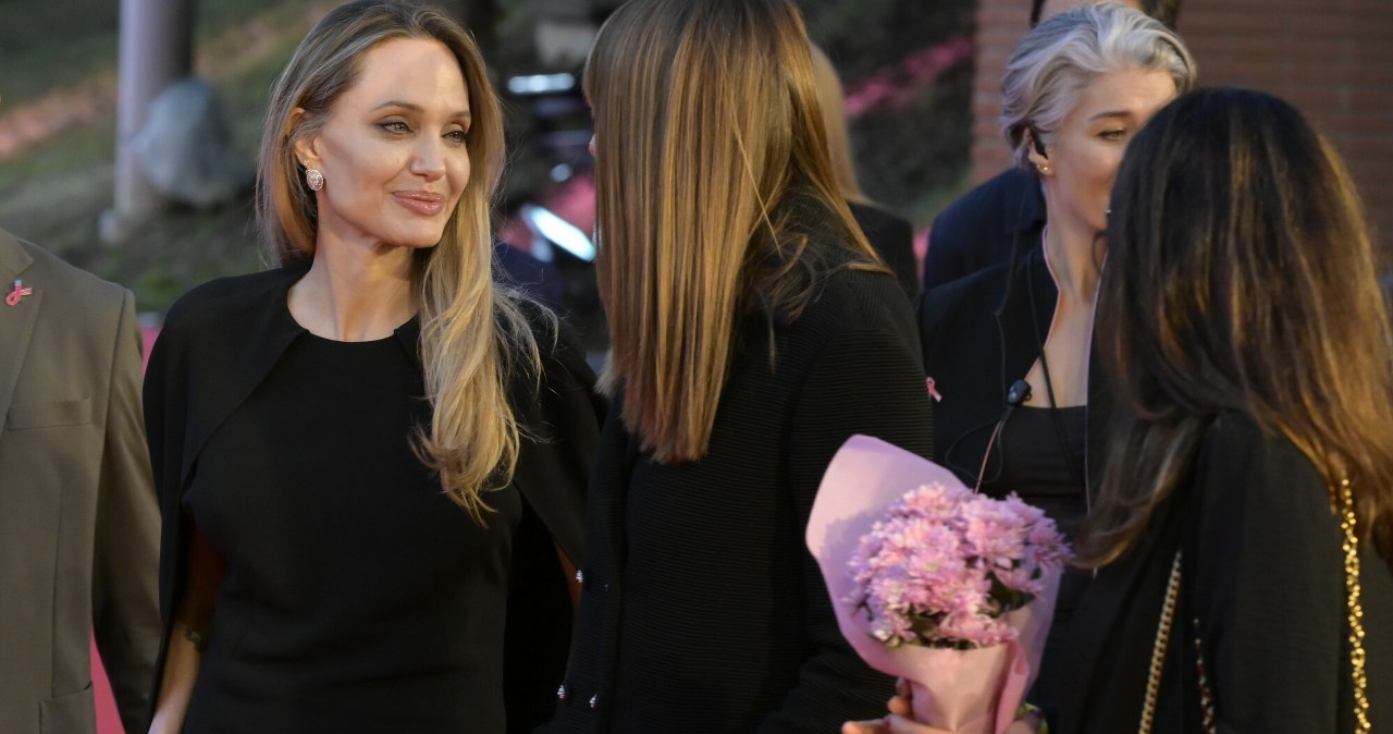 Media: Angelina Jolie przybyła do Chersonia, miasta pod rosyjskim ostrzałem