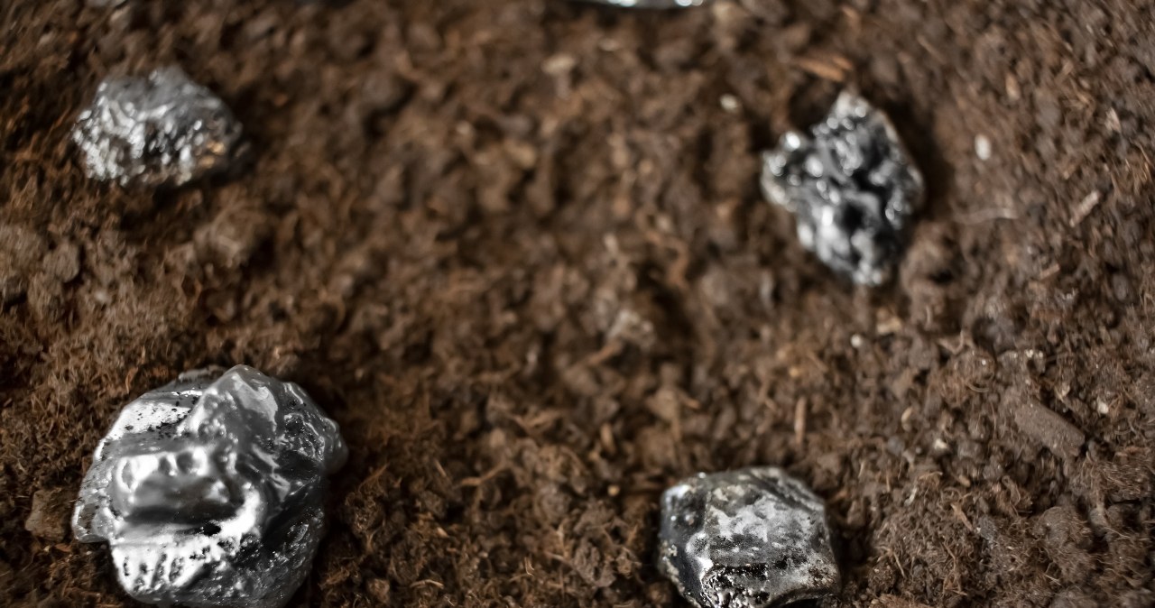 ​Chiny ograniczają eksport metali ziem rzadkich. "Duża niepewność dla sektora zbrojeniowego"