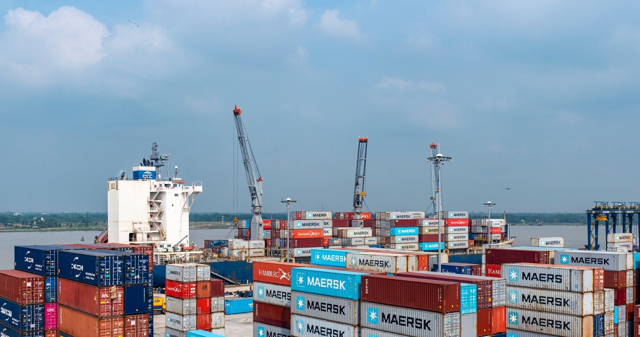 Okryli to pracownicy hurtowni owoców i warzyw. Nielegalna zawartość za miliony