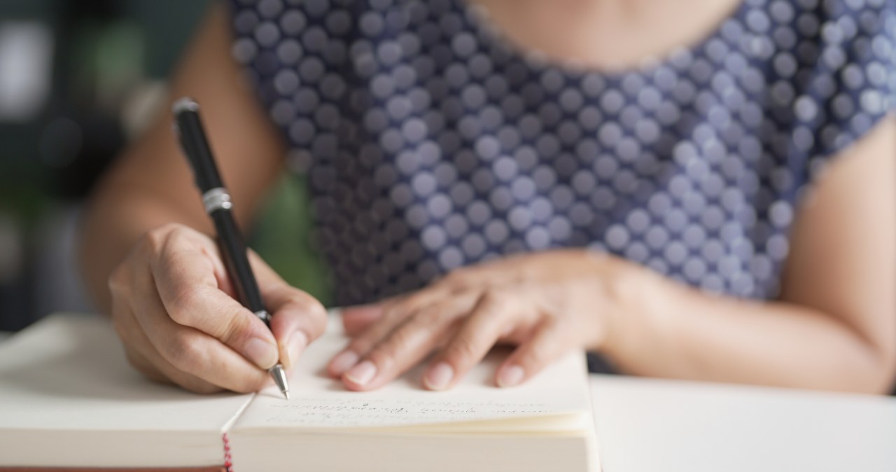 "Żoliborzanin, Audi, nibyfutro". Od 1 stycznia wiele wyrazów zapiszemy inaczej