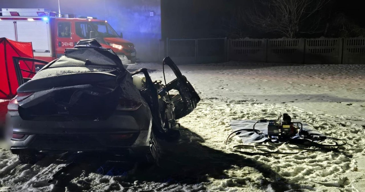 Tragiczny wypadek na przejeździe kolejowym. Dwie osoby nie żyją