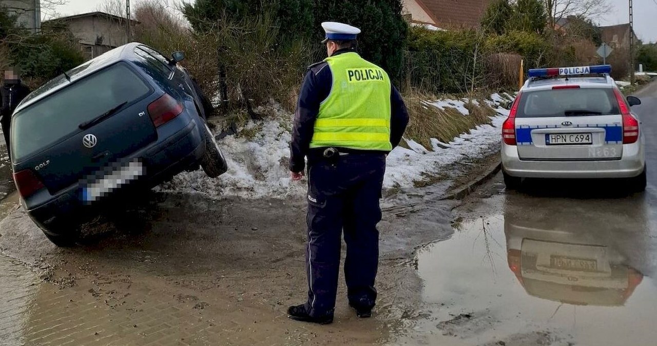 Uciekał przed policją, rozbił się, a potem zostawił rodzinę w aucie