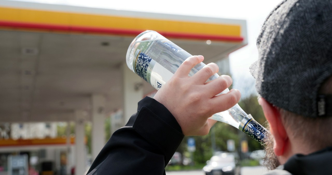 Alkohol na stacjach benzynowych zostaje? Minister zdradza, co dalej z kontrowersyjnym zakazem