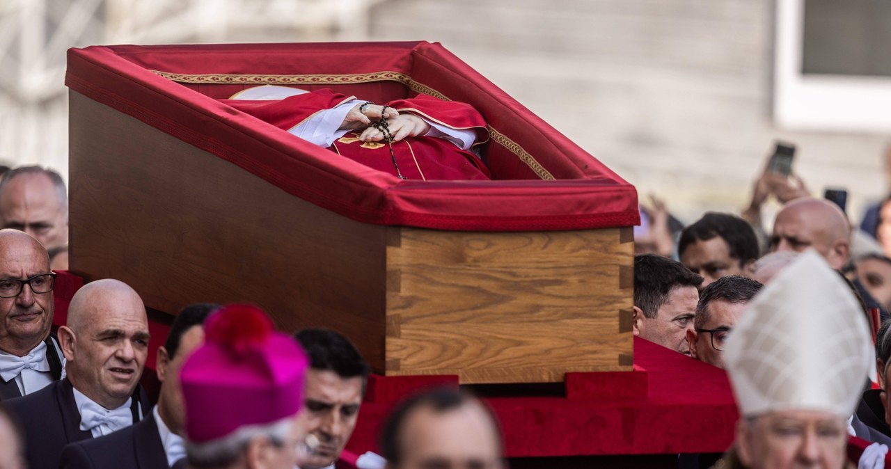 ​Będzie transmisja z pogrzebu Papieża Franciszka. Tu będzie można ją obejrzeć
