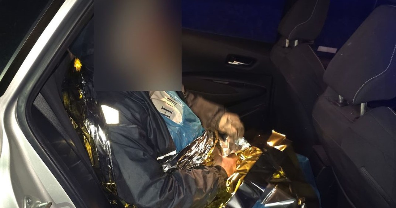 Dramatyczna wędrówka przez Dolny Śląsk: Policjanci uratowali mężczyznę