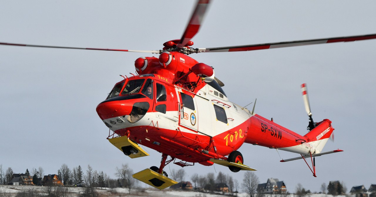 Turysta walczy o życie po upadku podczas schodzenia z Rysów