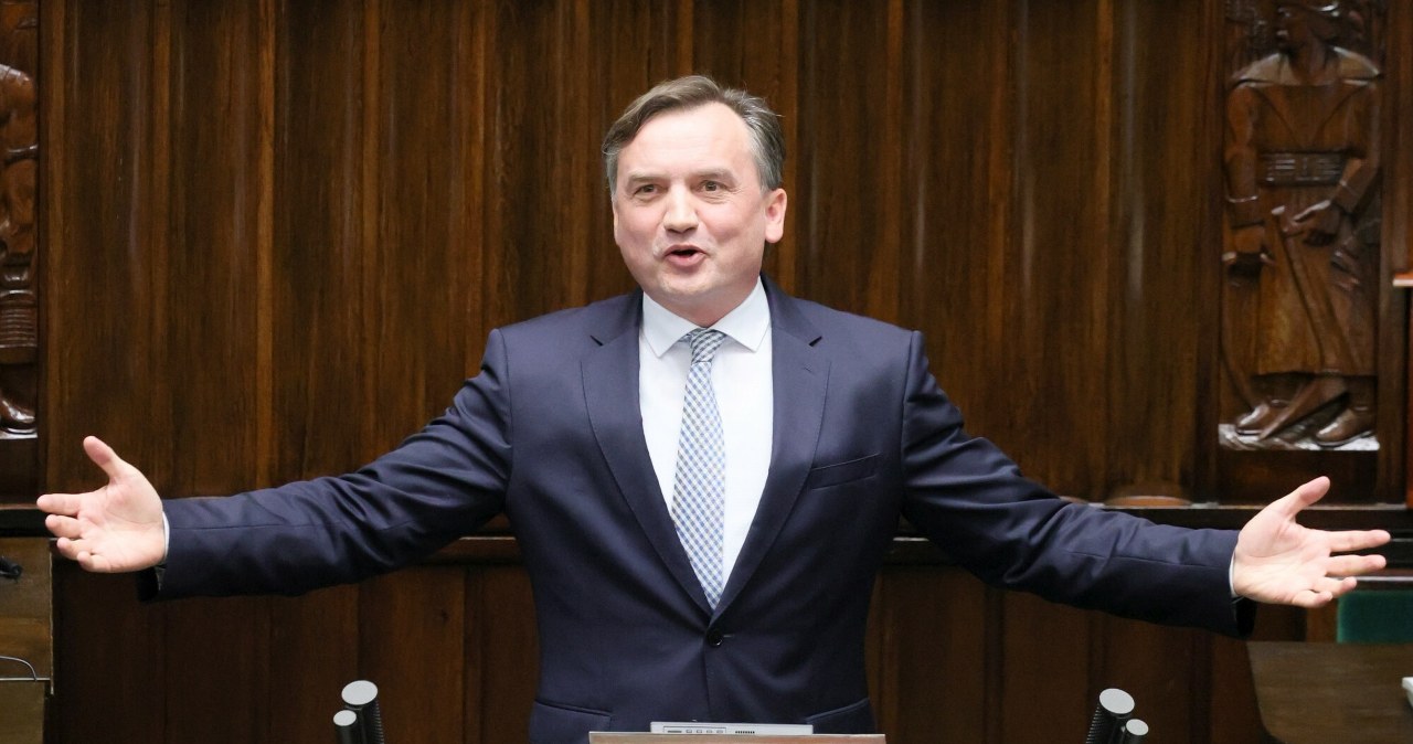 Ziobro wciąż z pozwoleniem na broń. Policja nie może doręczyć zawiadomienia