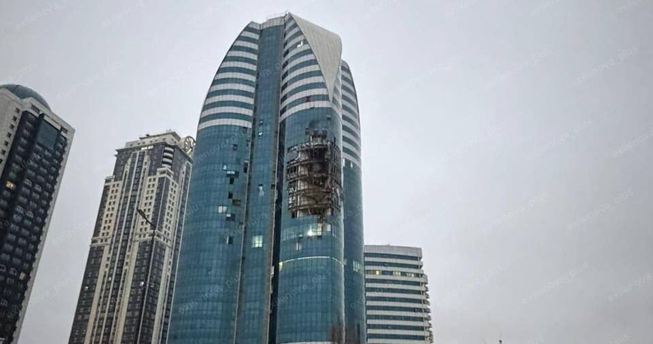 Dron uderzył blisko rezydencji Kadyrowa. Atak na symbol odbudowy Czeczenii