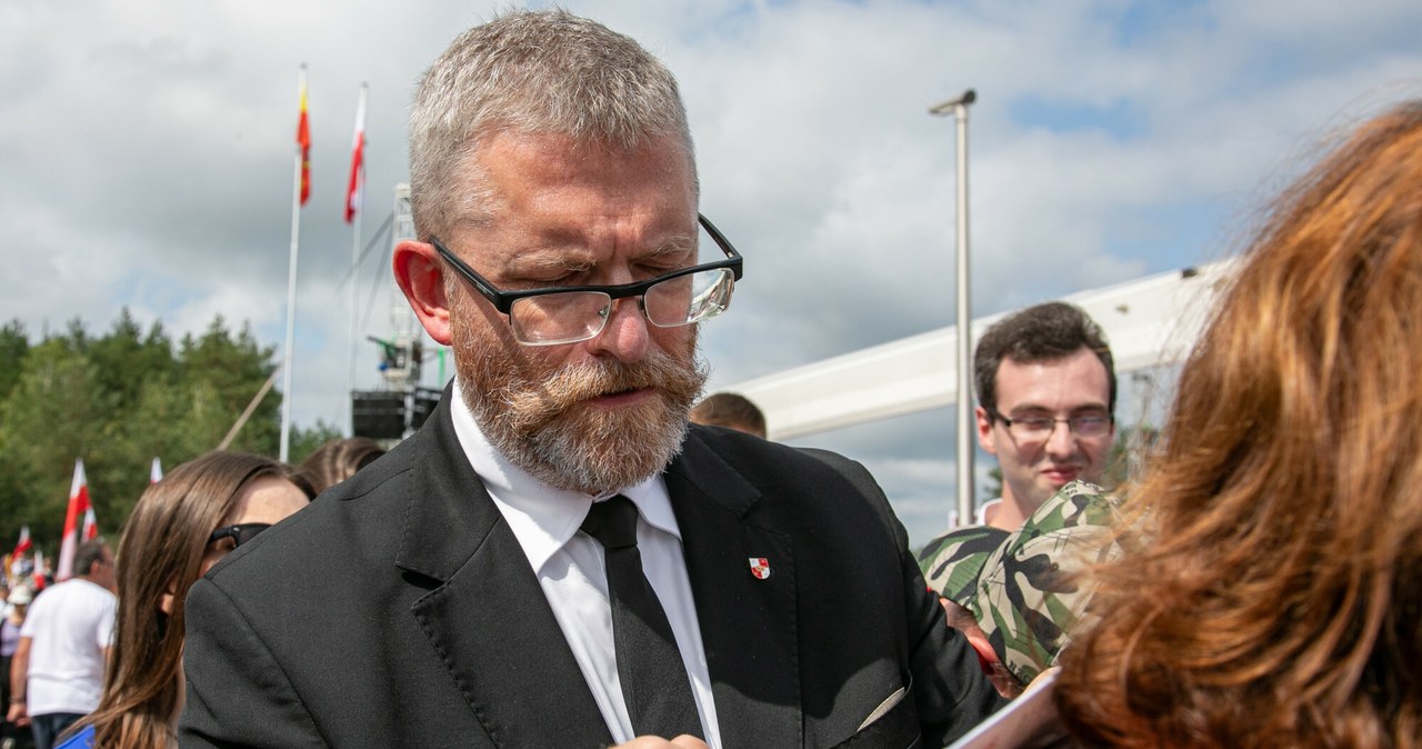 Prokuratura i Muzeum Auschwitz-Birkenau reagują na haniebne słowa Grzegorza Brauna