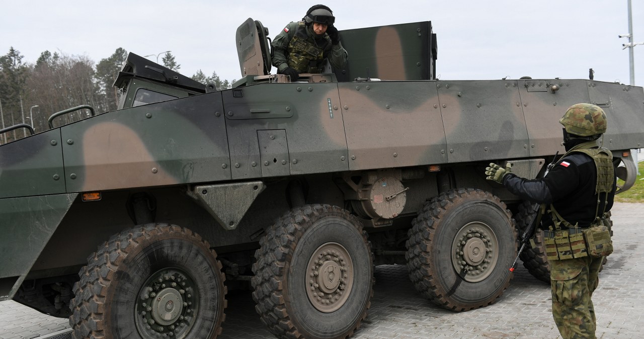 Wojskowa kolizja na DK10. Zderzyły się transportery Rosomak