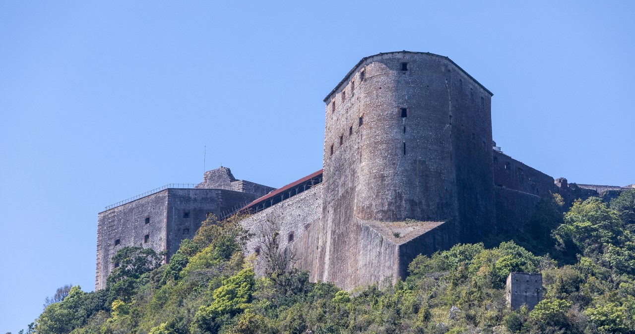 Tragedia w XIX-wiecznej twierdzy. Dziesiątki osób nie żyją