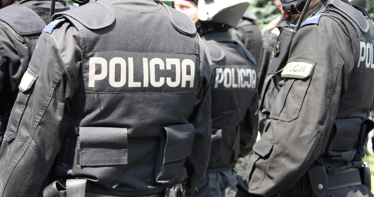 60 pseudokibiców i ręczny miotacz ognia w akcji. Policja pokazała filmik