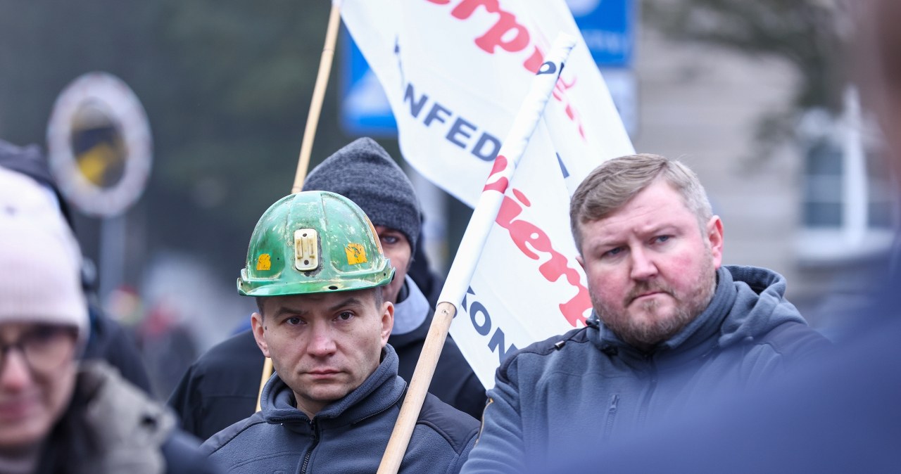 "Nie możemy czekać dalej". Protest górników przed Ministerstwem Energii