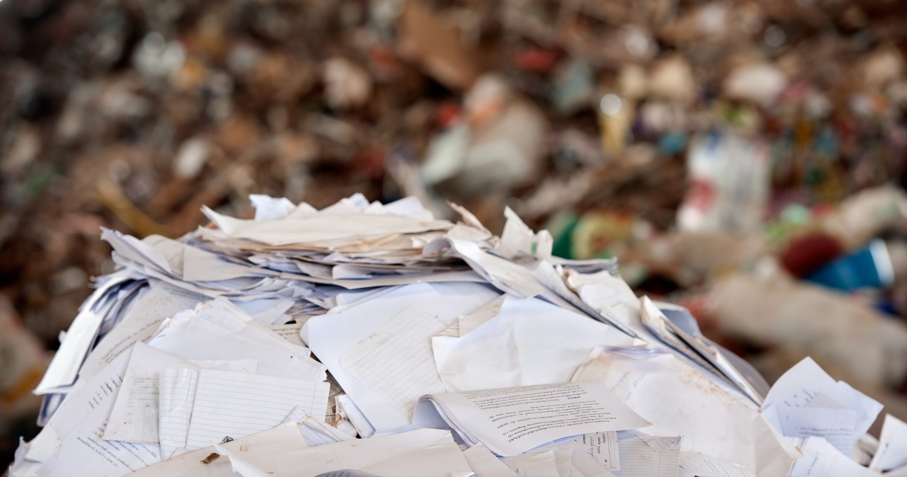 Wojskowe dokumenty na śmietniku. Konspekty i lista żołnierzy