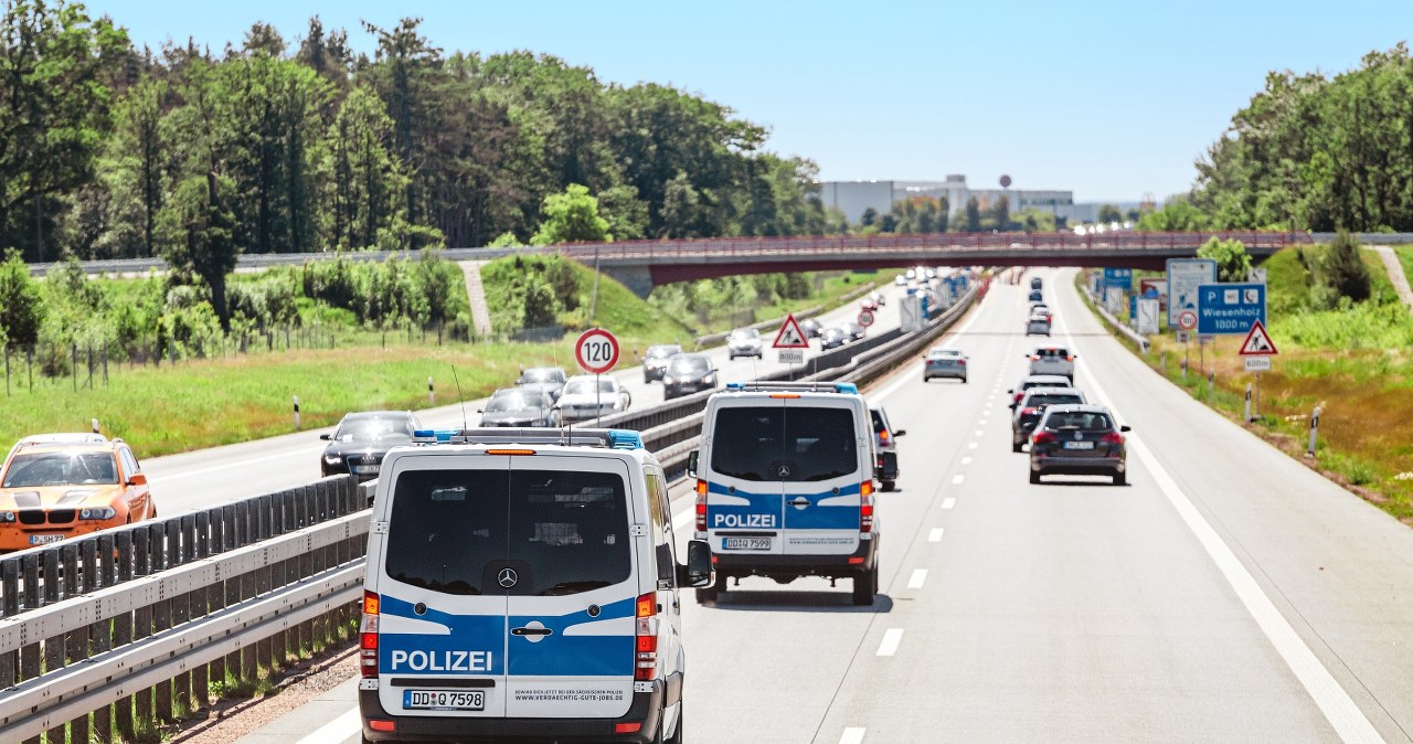 Makabryczne odkrycie przy autostradzie A45. Policja szuka odpowiedzi