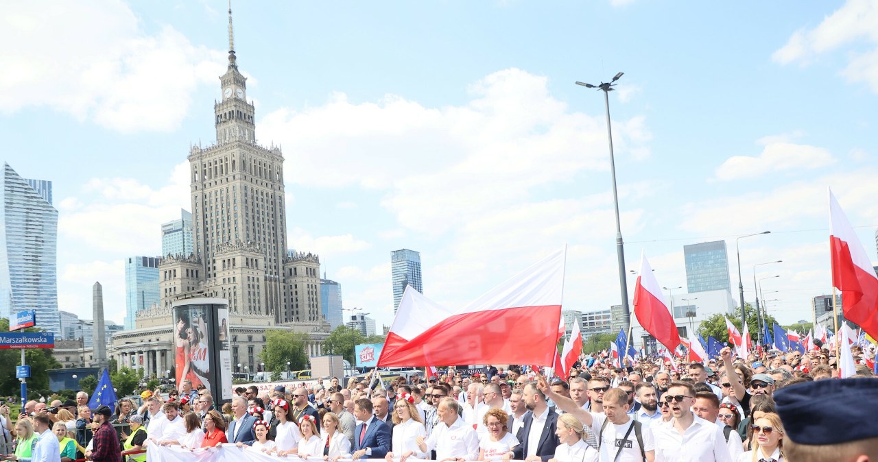 Premier Tusk zaprasza byłych premierów, zapowiada marsz. "Jarosław chyba nie odmówi?"