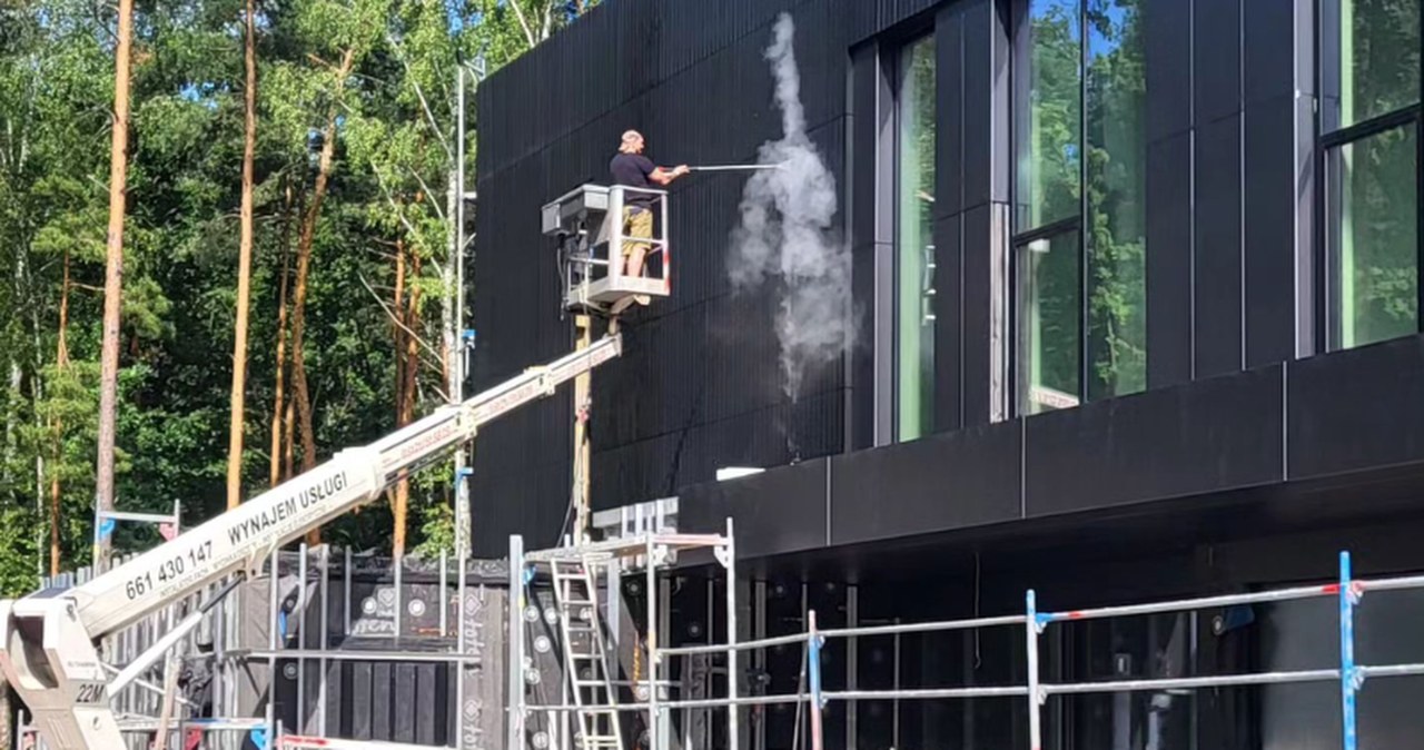 Warszawa inwestuje w estetykę. Administracje osiedli ruszają z czyszczeniem elewacji po zimie