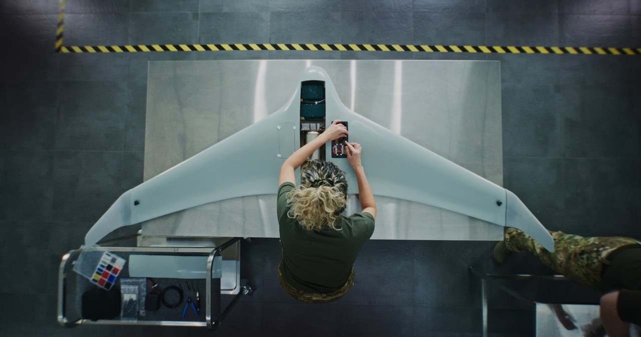 "Spotkanie z dronem w drodze do domu". KE odpowiada na rosyjską próbę zastraszenia