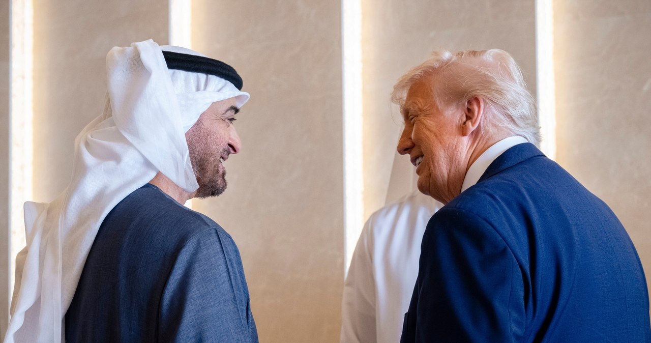 Kontrakty na broń, samoloty i inwestycje w AI. Trump wraca z Bliskiego Wschodu na tarczy