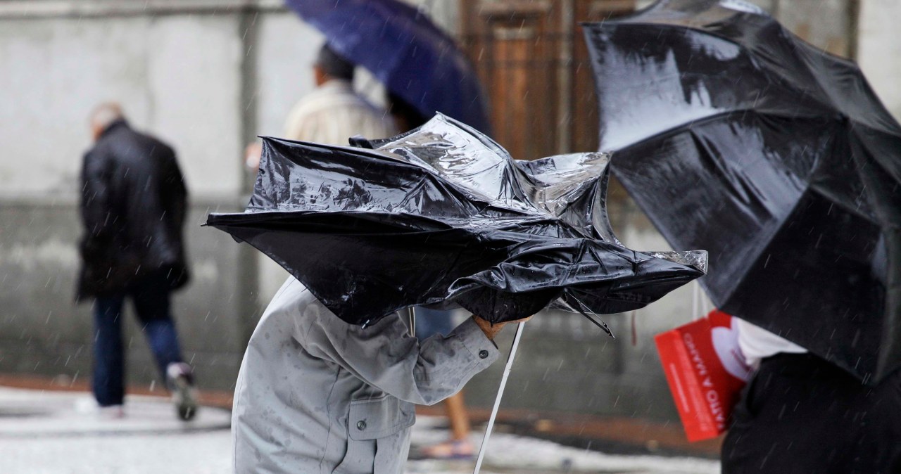 Ponad 2 tysiące mieszkańców bez prądu. Wichura szaleje na północy Polski
