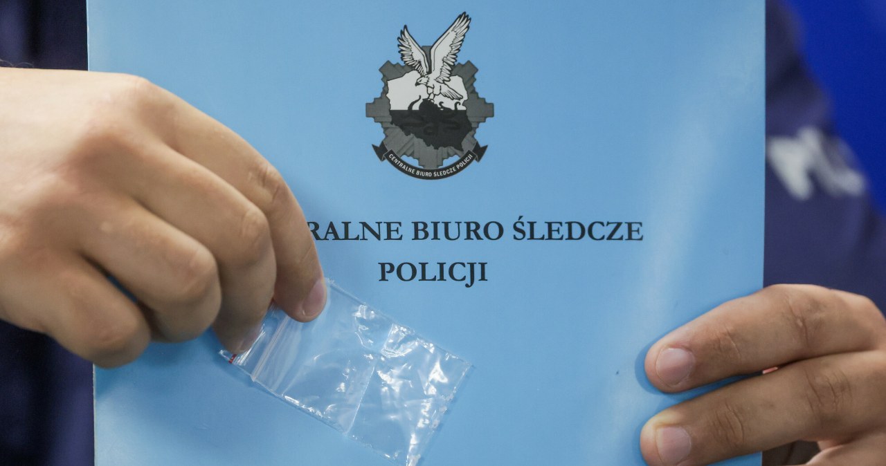 Trzech lekarzy zatrzymanych. CBŚP rozbija gang handlujący nielegalnymi lekami