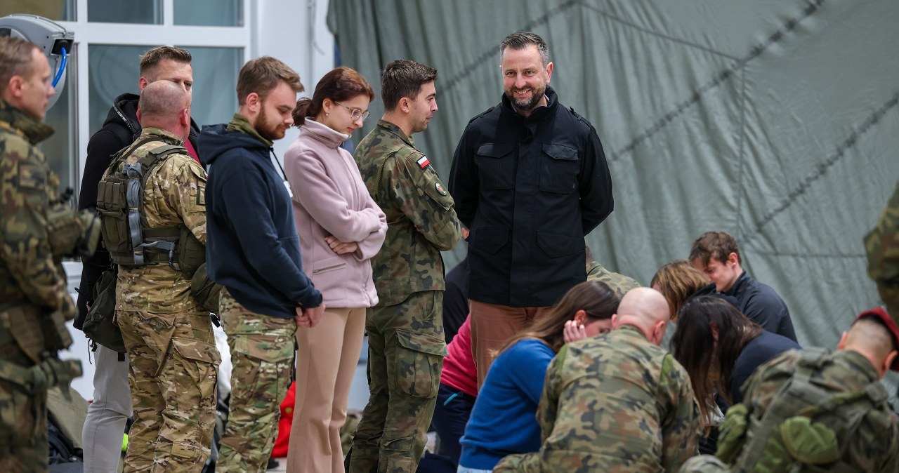 Szef MON zainaugurował pilotaż programu „wGotowości”. Tysiące chętnych